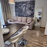 Cozy Little Penthouse Free Parking, Self Check In