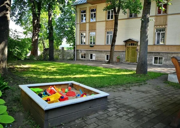 Cozy Little Penthouse Free Parking, Self Check In Lägenhet Tallinn